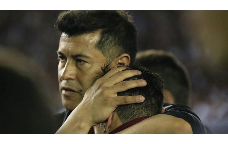 Fin de ciclo: tras la derrota en la final, Almirón se va de Lanús