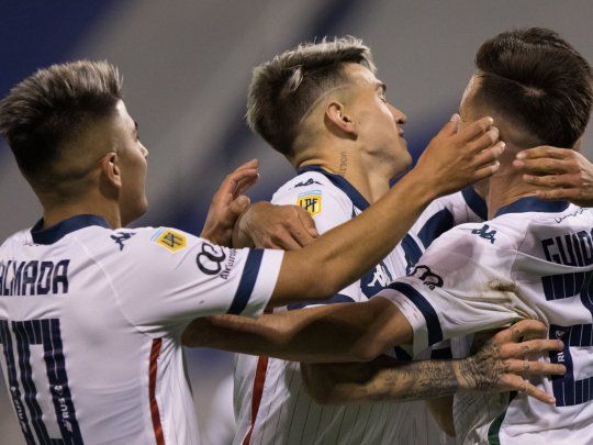 Vélez dejó atrás el mal comienzo en la Liga Profesional, goleó a Unión y subió 10 puestos.