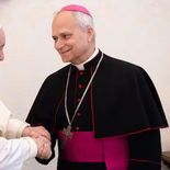 León XIV decidió eliminar la comisión creada por Francisco para impulsar nuevas estrategias de recaudación. León XIV decidió eliminar la comisión creada por Francisco para impulsar nuevas estrategias de recaudación.