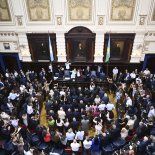 La norma habilita nuevas obligaciones financieras por u$s3.685 millones. La negociación incluyó cambios en el Banco Provincia y fondos para municipios. Las claves. La norma habilita nuevas obligaciones financieras por u$s3.685 millones. La negociación incluyó cambios en el Banco Provincia y fondos para municipios. Las claves.