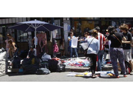 Fuerte descenso en cantidad de puestos callejeros ilegales, por erradicación en avenida Avellaneda.