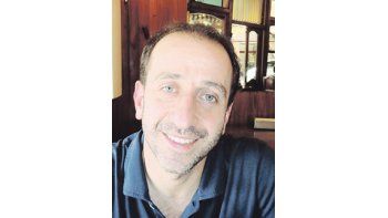 Ernesto Semán: «El personaje de mi novela llega a los 70 porque va en busca de su infancia, no porque fuera en busca de los 70. Literariamente, no me interesa esa década».