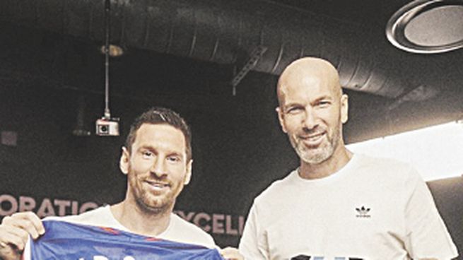 Diálogo. Abierto entre dos potenias del futbol mundial: Lionel Messi, el mejor del universo, y el francés Zinedine Zidane.