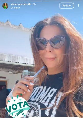 The actress posed with a sunny sky and the pen she used to mark the ballot. The actress posed with a sunny sky and the pen she used to mark the ballot.