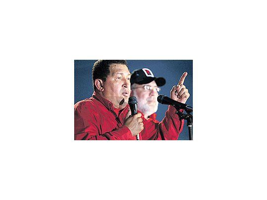 Complicado enlas encuestas,Hugo Chávezusa un lenguajecada vezmás agresivohacia laoposición en lacampaña paralas eleccionesregionales deldomingo 23.Las encuestasauguranalgunasderrotasdolorosas parael oficialismoen Venezuela.