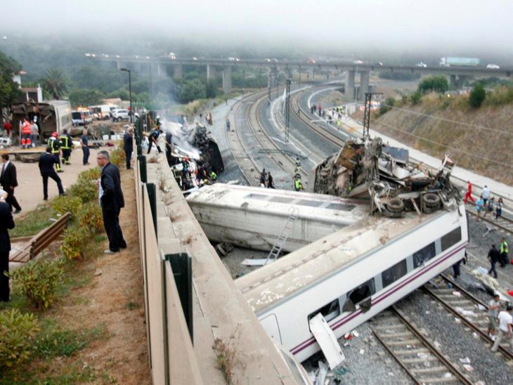 El accidente ferroviario de Santiago de Compostela ocurrió el 24 de julio de 2013 y dejó 80 muertos y 145 heridos. El accidente ferroviario de Santiago de Compostela ocurrió el 24 de julio de 2013 y dejó 80 muertos y 145 heridos.