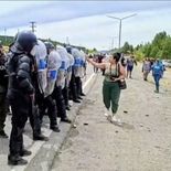 Efectivos de la Policía Federal desalojan un corte sobre la Ruta 40. Efectivos de la Policía Federal desalojan un corte sobre la Ruta 40.