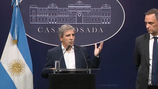 Luis Caputo, ministro de Economía, junto al jefe de Gabinete, Manuel Adorni. Luis Caputo, ministro de Economía, junto al jefe de Gabinete, Manuel Adorni.