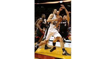 San Antonio no pudo ante el poderío ofensivo de Miami.