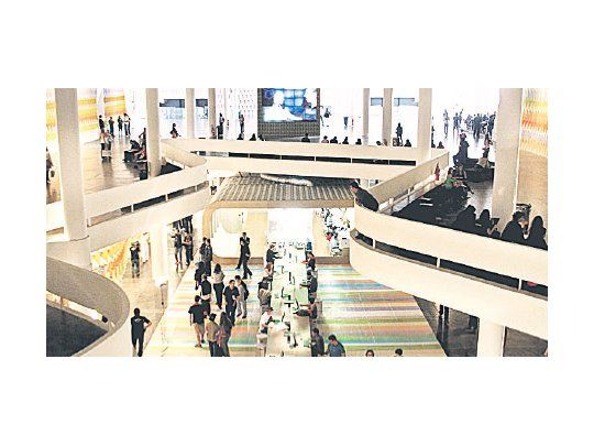 Bienal. El pabellón diseñado por Oscar Niemeyer, en San Pablo.