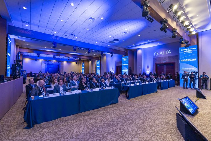 El foro latinoamericano de ALTA reúne a más de 350 delegados, entre ellos más de 40 CEO de aerolíneas. El foro latinoamericano de ALTA reúne a más de 350 delegados, entre ellos más de 40 CEO de aerolíneas.