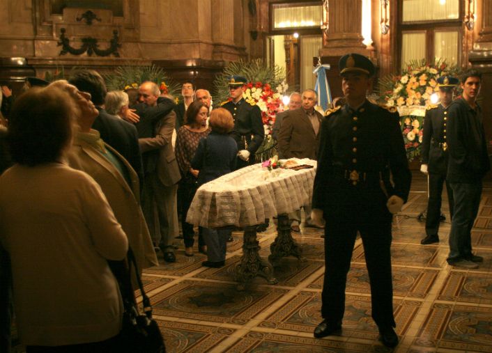 Los restos de Cafiero, velados en el Salón Azul del Congreso (Foto: Mario Mosca)