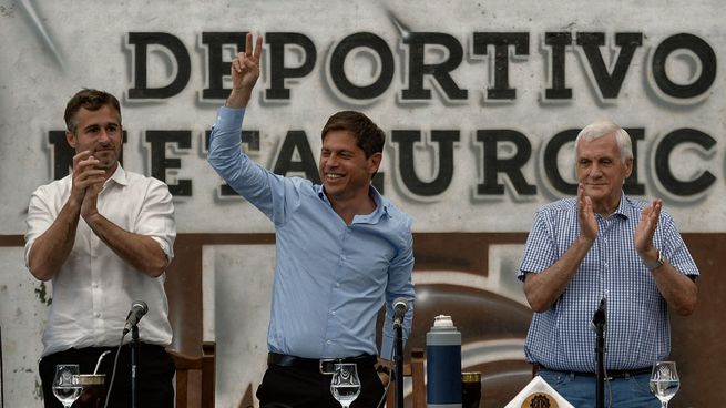 Plenario. El intendente de Pilar, Federico Achaval; el gobernador Axel Kicillof y Antonio Caló, en un plenario de delegados de la Unión Obrera Metalúrgica.
