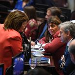 Bullrich dialoga con Vischi, titular del bloque radical. Ambos se distanciaron del Gobierno para un pliego judicial. Bullrich dialoga con Vischi, titular del bloque radical. Ambos se distanciaron del Gobierno para un pliego judicial.