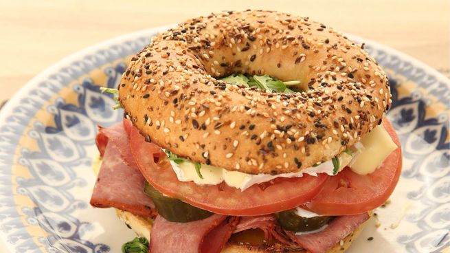 La firma vende 150.000 unidades al mes y sus&nbsp; locales que operan desde el desayuno hasta la cena.