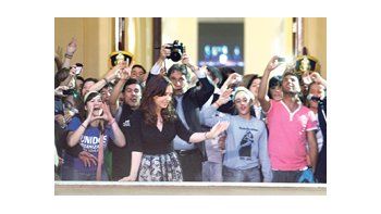 Cristina de Kirchner dio dos discursos en Casa de Gobierno desafiando indicaciones de no exigirse en actos.