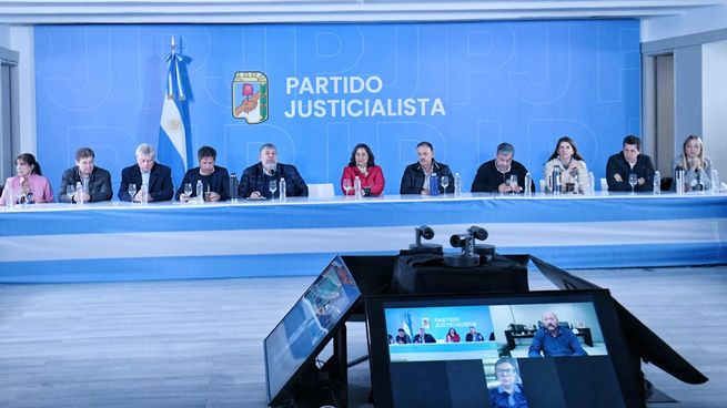 Ahora mandatarios provinciales y autoridades del PJ están discutiendo las nuevas coordenadas de la marcha de apoyo a Cristina. 