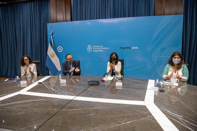 Del anuncio participaron Cecilia Todesca, Vilma Ibarra y Ana Castellani. 