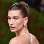 El estilo Clean Girl Look llegó a su fin, según la IA. El estilo Clean Girl Look llegó a su fin, según la IA.