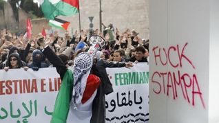 Activistas pro Palestina atacaron la redacción del diario La Stampa en Turín.
