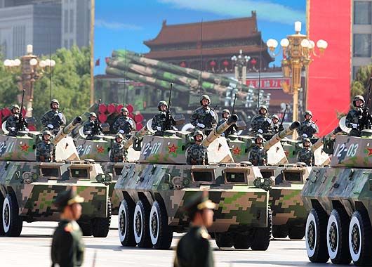 Más carros de combate, en este caso tanques.