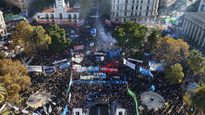 Docentes y no docentes inician jornadas de protesta y paros rotativos ante la falta de acuerdo salarial con el Gobierno.