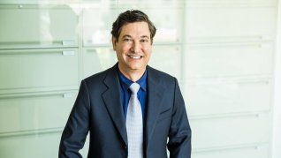 Jim Breyer invierte en OpenEvidence, una app médica que utiliza IA para analizar y resumir investigaciones científicas. Jim Breyer invierte en OpenEvidence, una app médica que utiliza IA para analizar y resumir investigaciones científicas.