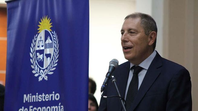 El ministro de Economía y Finanzas festejó la última colocación de bonos en el mercado internacional.  El ministro de Economía y Finanzas festejó la última colocación de bonos en el mercado internacional.