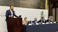 Eduardo Bolsonaro hablando en el salón de los Pasos Perdidos.