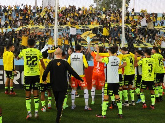 Flandria dio la gran sorpresa de la Copa Argentina al eliminar a Sarmiento.