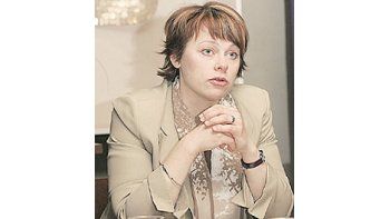 ámbito.com | Por orden del primer ministro finlandés, Matti Vanhanen, lallegada de la ministra de Comercio Exterior de Finlandia,Paula Lehtomaki, quedó suspendida. La funcionaria teníaprohibido hablar de las papeleras.