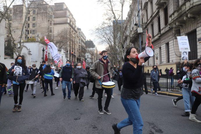 La convocatoria tuvo como punto de partida el Congreso de la Nación, donde los manifestantes se congregaron cerca de las 15.30