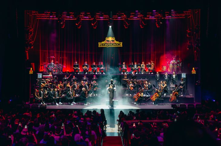 El rapero de La Boca sorprendió al público con un cruce histórico entre rap y orquesta. El rapero de La Boca sorprendió al público con un cruce histórico entre rap y orquesta.