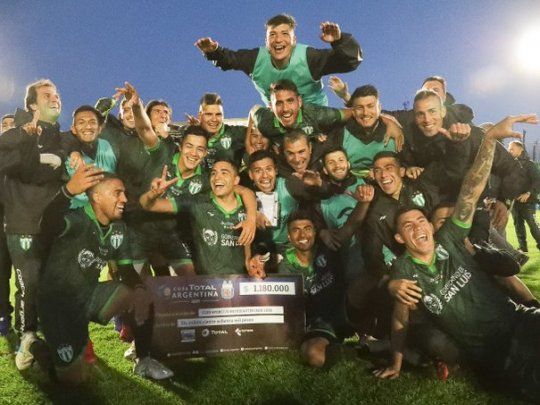 Estudiantes celebra la clasificación a los octavos de final de la Copa Argentina.