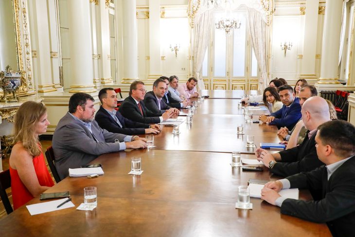 El Vocero Presidencial, Manuel Adorni, encabezó una reunión con los voceros ministeriales. El Vocero Presidencial, Manuel Adorni, encabezó una reunión con los voceros ministeriales.