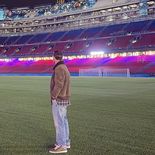 El astro argentino volvió al campo de juego del estadio del Barcelona. El astro argentino volvió al campo de juego del estadio del Barcelona.