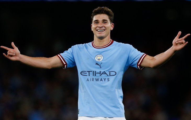 Cada día mejor. Julián Álvarez volvió a marcar en Manchester City y llega afilado a Qatar.