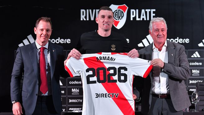 Armani renovó con River hasta 2026.