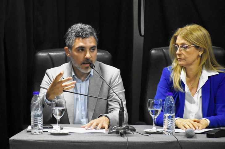 El titular de ARBA, Cristian Girard, junto a la vicegobernadora bonaerense, Verónica Magario. El titular de ARBA, Cristian Girard, junto a la vicegobernadora bonaerense, Verónica Magario.