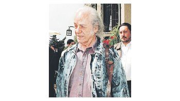 Nicanor Parra en una foto tomada hace una década. Hoy, a los 97 años, vive más apartado en la ciudad balnearia de Las Cruces.