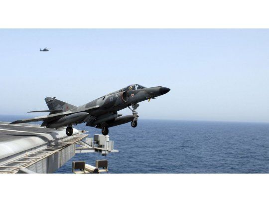 Argentina le compró cinco aviones de combate a Francia para reforzar las FFAA