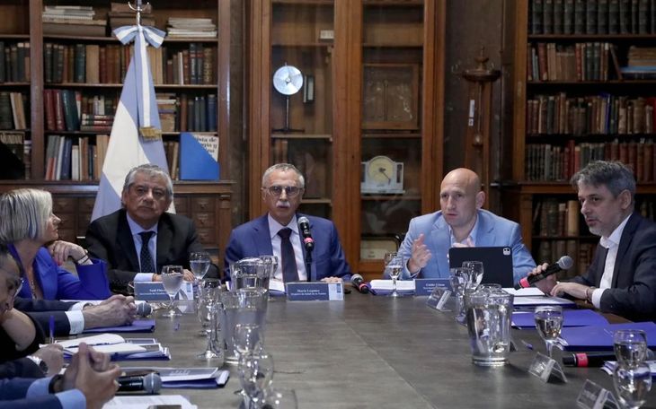 El ministro de Salud de la Nación, Mario Lugones, se reunió con los titulares de las carteras sanitarias provinciales El ministro de Salud de la Nación, Mario Lugones, se reunió con los titulares de las carteras sanitarias provinciales