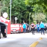 Efectivos de la Policía de la Ciudad realizaron peritajes en la esquina de Cuba e Iberá, en Núñez, donde uno de los ladrones cayó muerto tras el tiroteo. Efectivos de la Policía de la Ciudad realizaron peritajes en la esquina de Cuba e Iberá, en Núñez, donde uno de los ladrones cayó muerto tras el tiroteo.