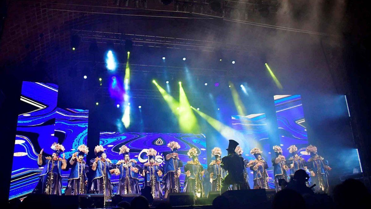 The Uruguayan Murga Araca La Cana celebrates its 90th anniversary with a show at the Opera Theater