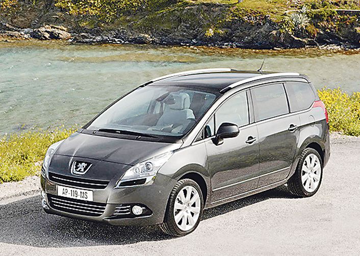 Peugeot 5008; compite en la gama alta.