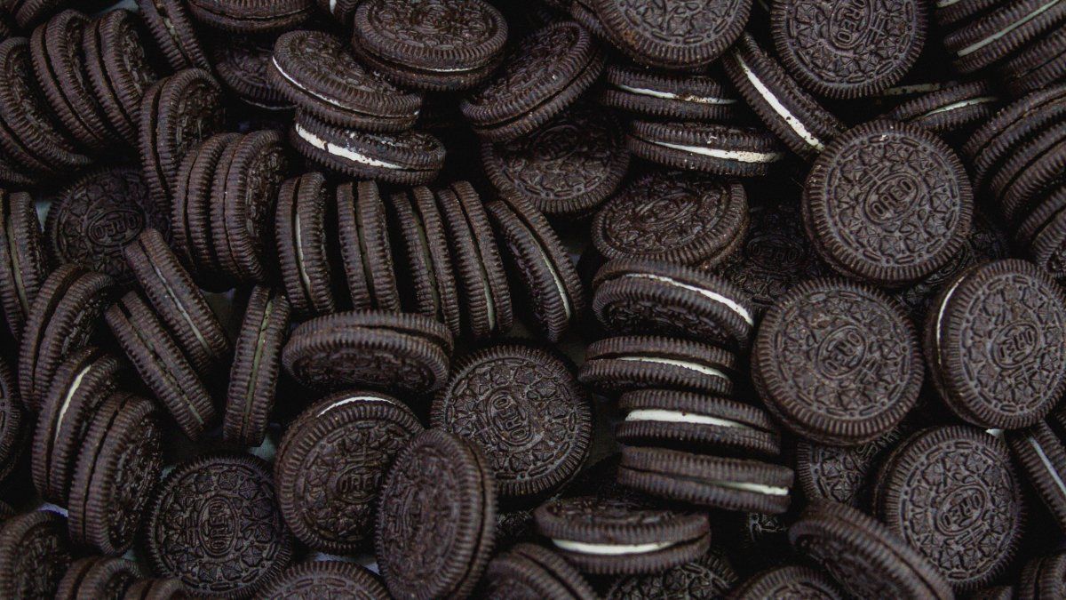 The science explains how to separate Oreo cookies to get cream on both surfaces