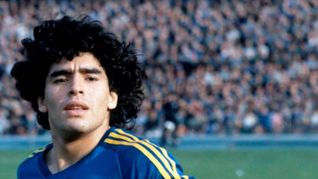 Subastaron la primera camiseta que vistió Maradona en Boca. Subastaron la primera camiseta que vistió Maradona en Boca.