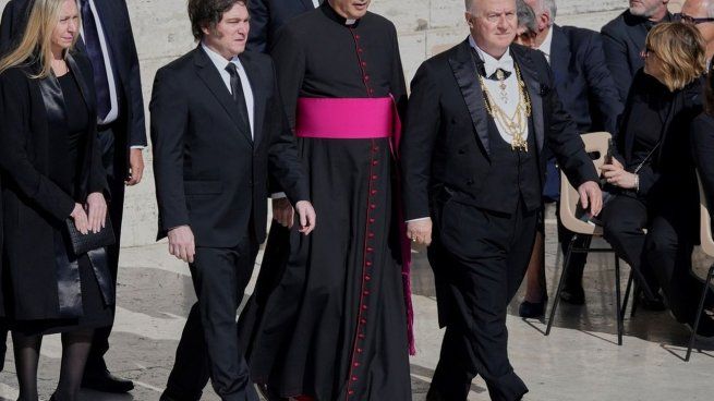 Javier Milei llegó a la Plaza de San Pedro para el funeral del papa Francisco
