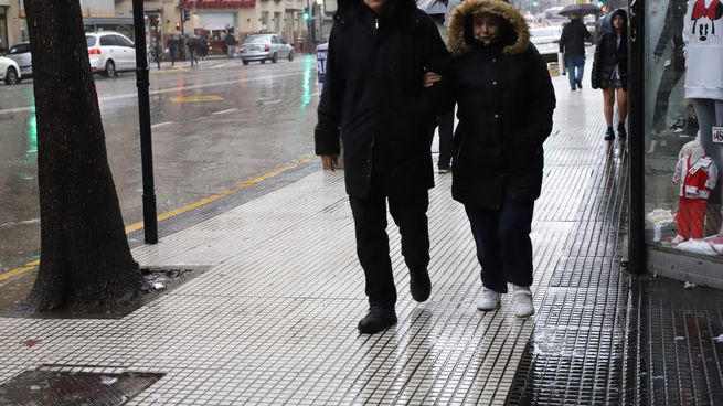 El nivel amarillo implica posibles fenómenos meteorológicos con capacidad de daño y riesgo de interrupción momentánea de actividades cotidianas, precisó el SMN.