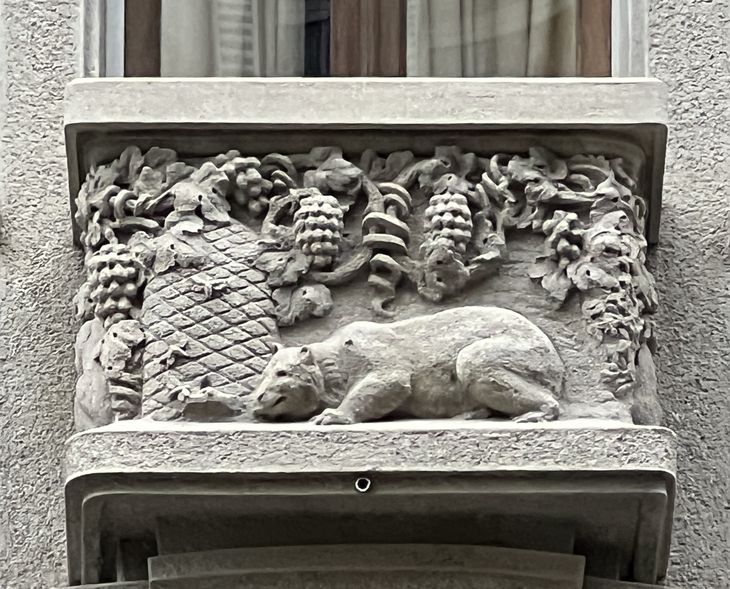 Un bestiario completo forma parte de la fachada del Otto Wulff Un bestiario completo forma parte de la fachada del Otto Wulff